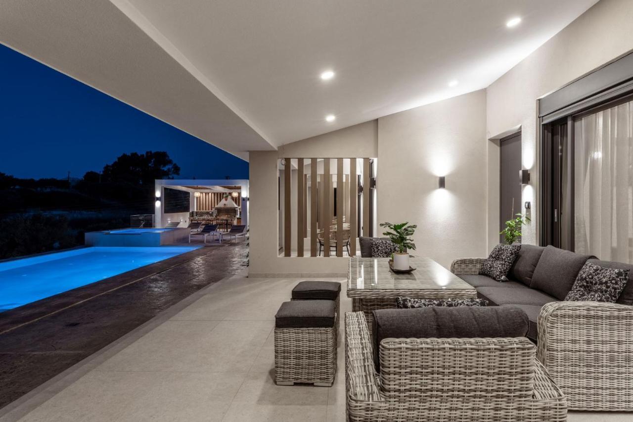 Villa Roselia - Luxury Escape With Magnificent Views, By Zantewize 라가나스 외부 사진